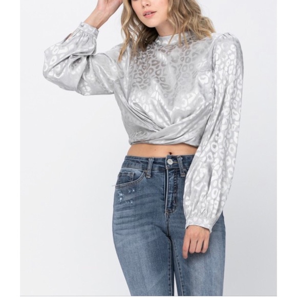 Beautiful silver print back tie blouse top - Picture 6 of 9